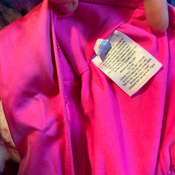 cute hot pink swimsuit top🩷 - Picture 3 of 5